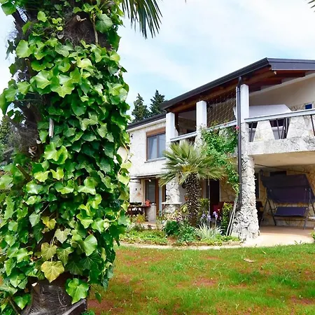 13589a Apartment